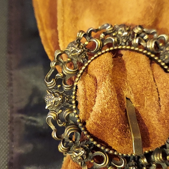 Liz Claiborne Brown Leather Belt Round Filigree Buckle Medium - Picture 2 of 5